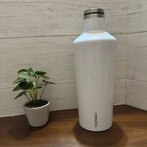 Corkcicle 60 oz white canteen